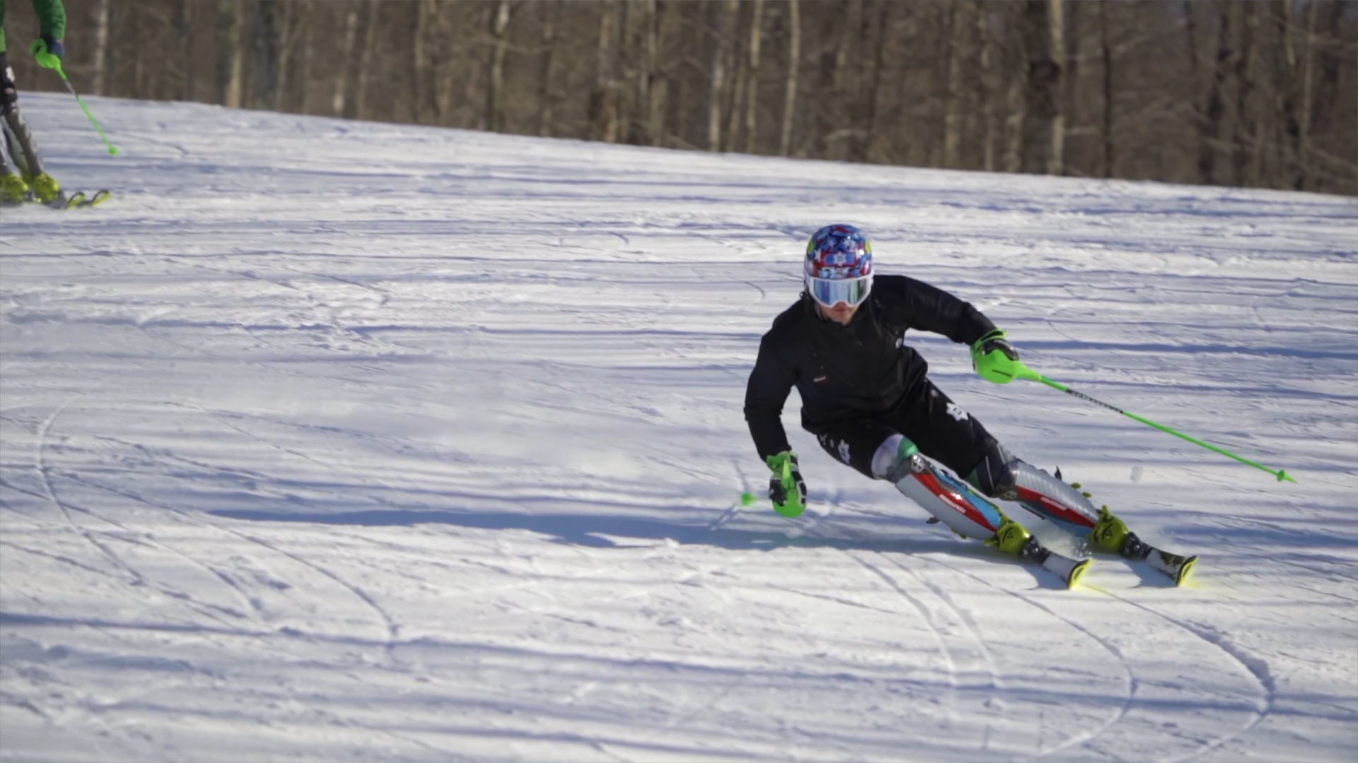 World Cup athele AJ Ginnis slalom turning freeskiing demonstrating squared hips